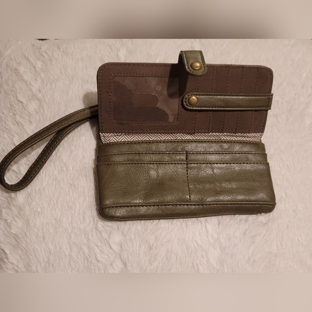 *SOLD* Maisie Faux Leather Flap Wristlet, Olive Green - Picture 2 of 5